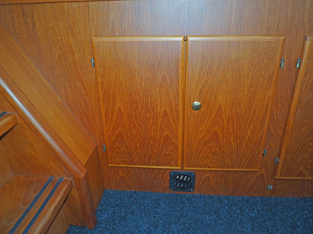 Saloon, Accommodation